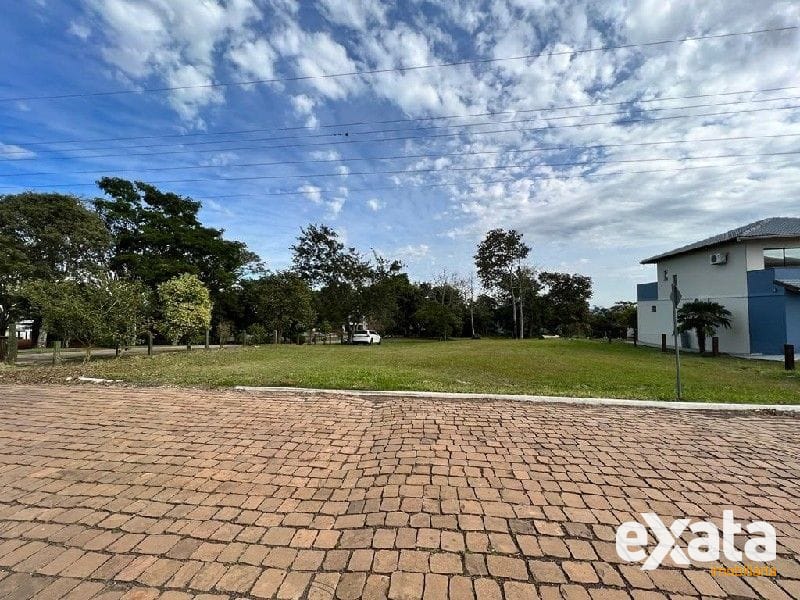 TERRENO EM CONDOMÍNIO FECHADO - VILLAGOS
