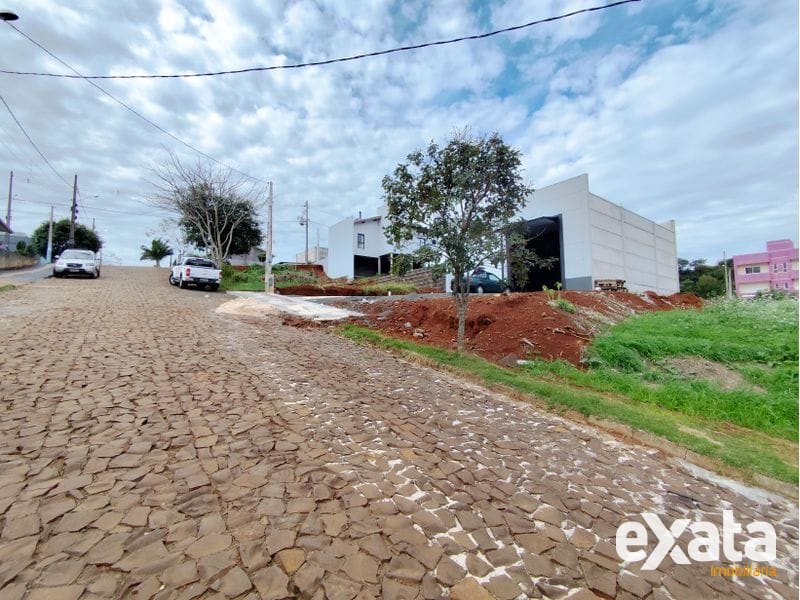 PAVILHÃO/BARRACÃO - TREVO - LOTEAMENTO EDUARDA 8