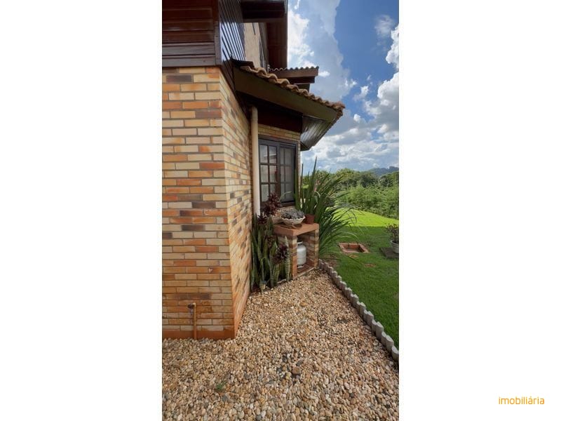 CASA EM CONDOMÍNIO FECHADO - LINHA COLÔNIA BACIA 9